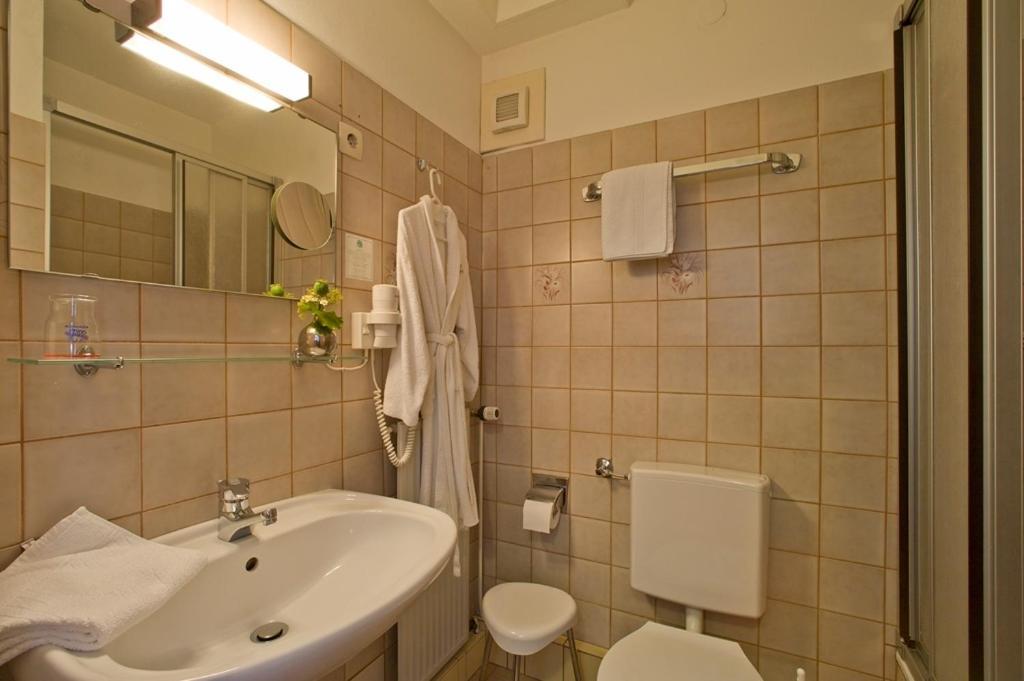 Landhotel Sauerländer Hof Eslohe Zimmer foto